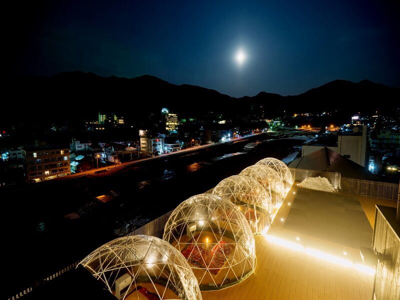 Enjoy 5 course meals (Western dishes) at the rooftop bar ★ Breakfast is a buffet ♪